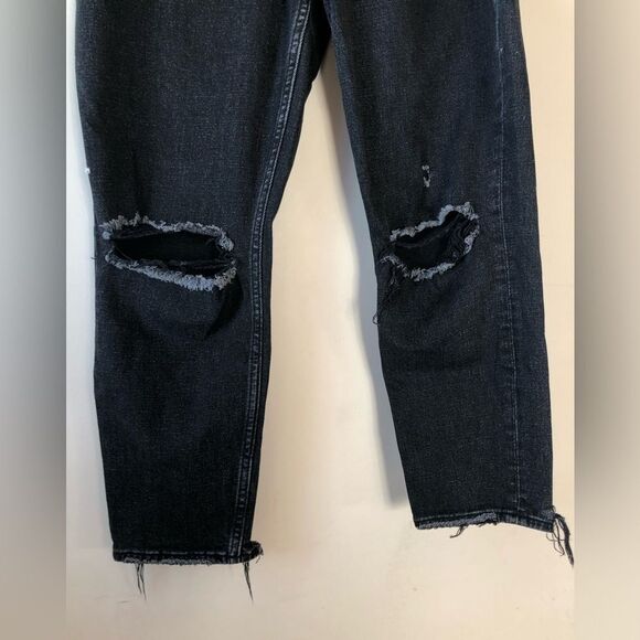 🔶 Abercrombie & Fitch | High Rise Distressed Mom Black Jeans - Picture 2 of 6